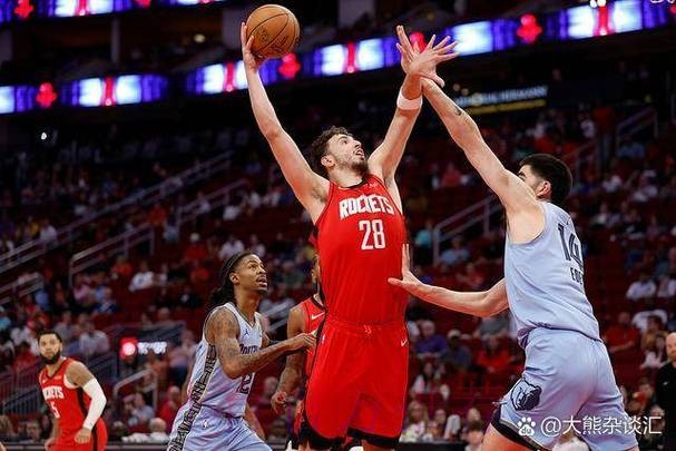 武切维奇进攻观察:弧顶策应+顺下二次处理,17+11+6贡献全面表现 武切维奇进攻观察:弧顶策应+顺下二次处理,17+11+6贡献全面表现